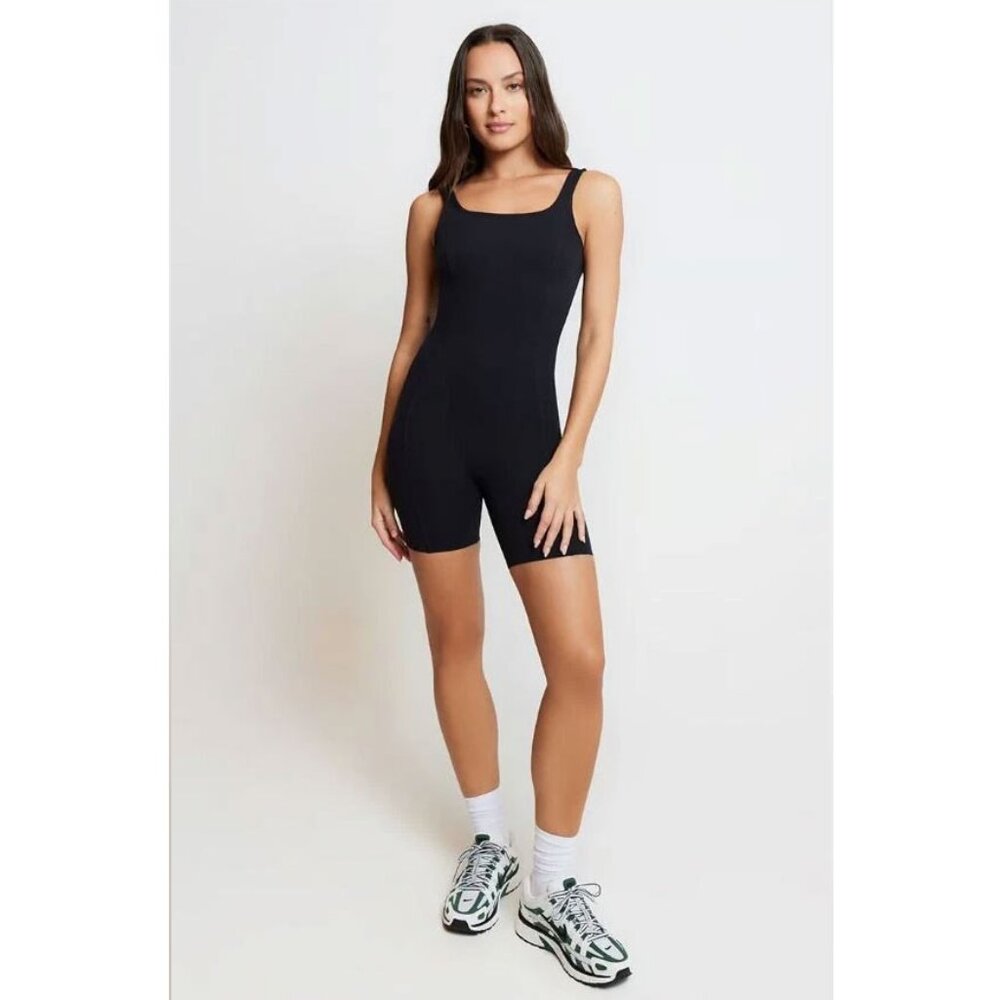 Nike  zenvy dri-fit short bodysuit